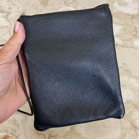 Roots Hanging Pouch Tribe Leather Crossbody Bag Black - Picture 2 of 8